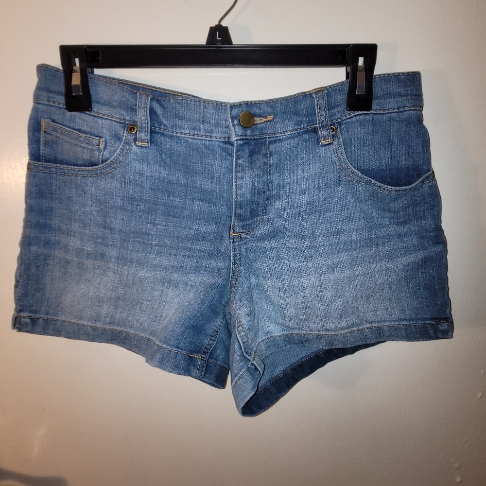 Shorts - Picture 4 of 4
